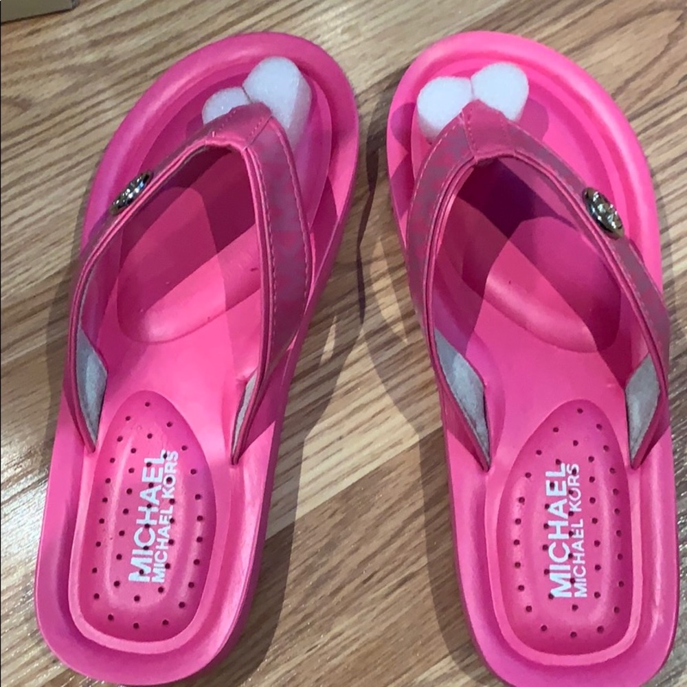 Brand new Michael Kors girls size 4 flip flops.
